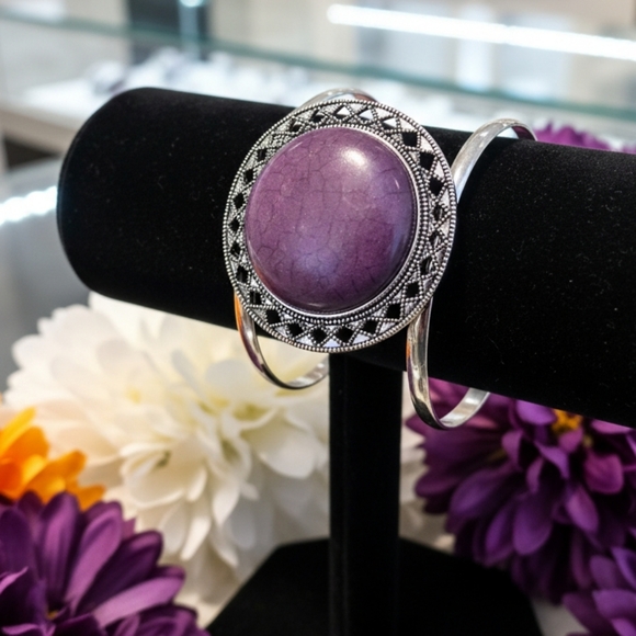 Cuff Bracelet - Picture 9 of 11